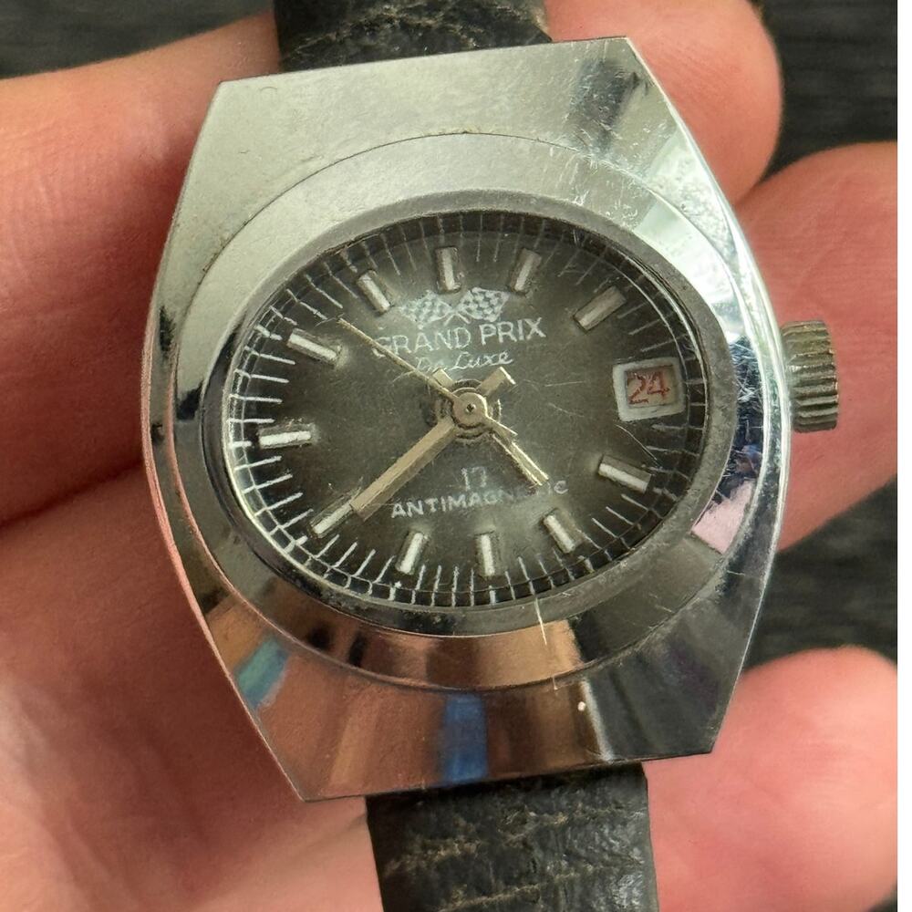 Grand Prix Deluxe 17 Antimagnetic Silver Tone Wristwatch Stainless‎ Steel Back